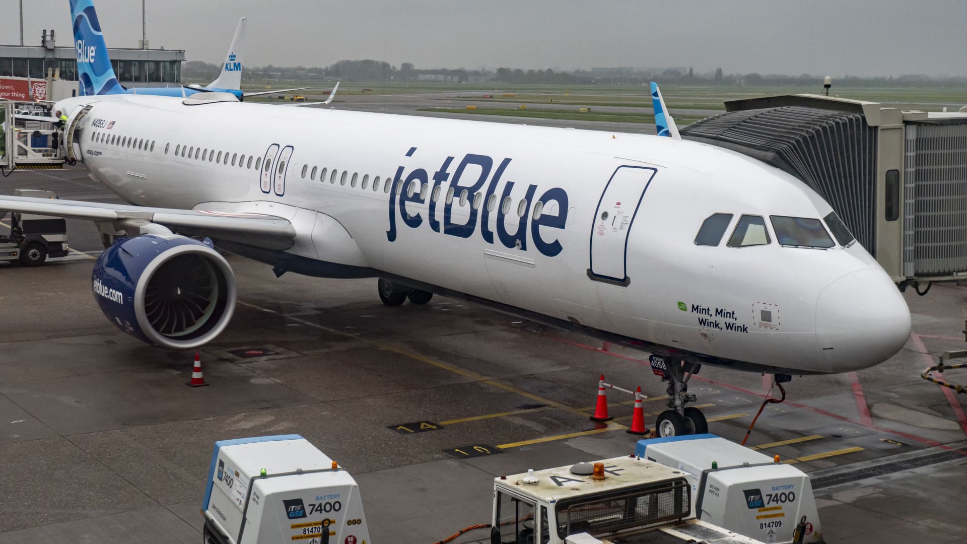 JetBlue to bring 'junior Mint' first class to domestic flights in 2026