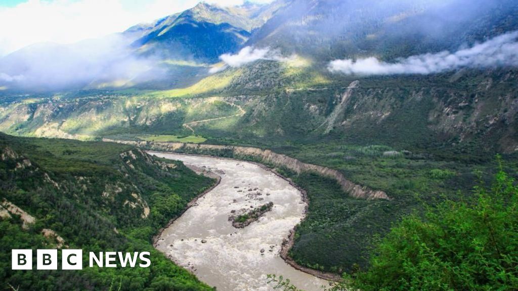 China to build world's largest hydropower dam in Tibet