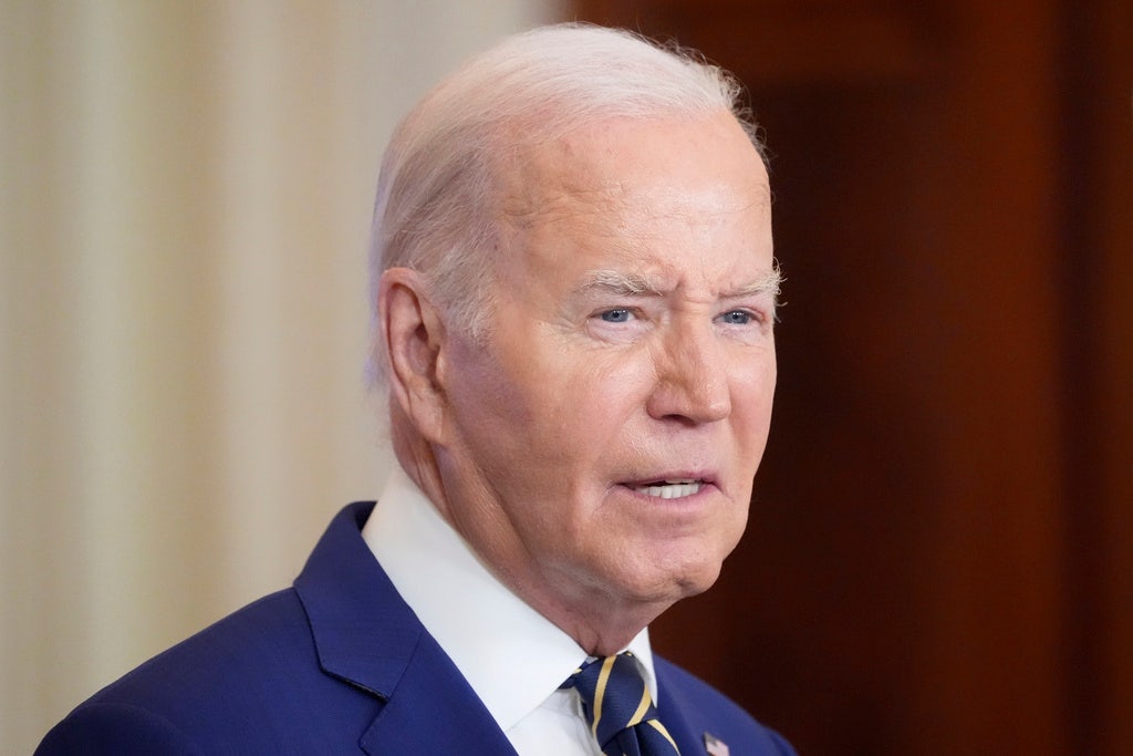 Fox News Poll: Negative economic and political ratings for Biden as he exits