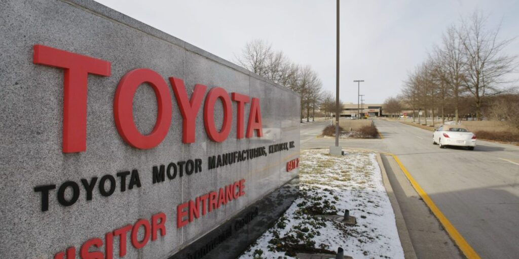 Toyota will invest $922 million to build a new paint facility at its Kentucky factory complex