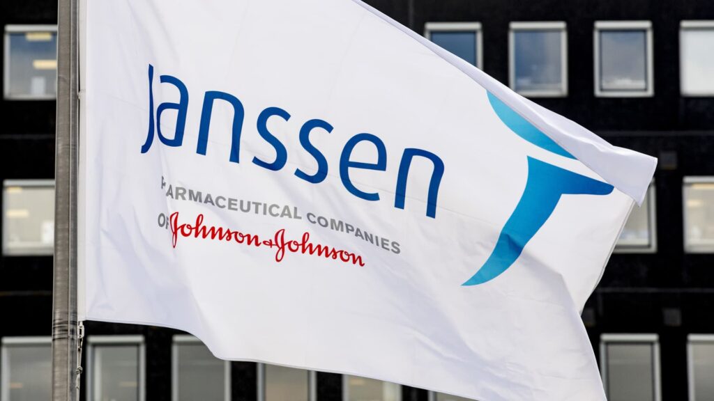 J&J says lung cancer drugs Rybrevant and Lazcluze extend survival