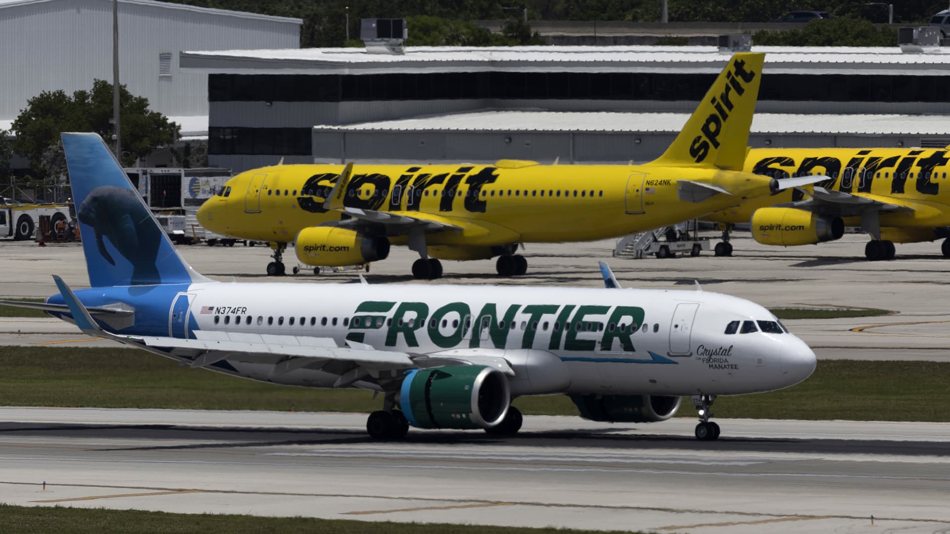 Frontier Airlines proposes merging with fellow budget carrier Spirit