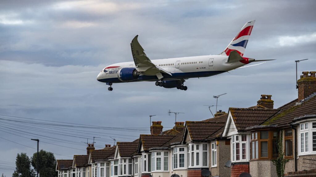 UK finance minister backs expansion of London's Heathrow Airport