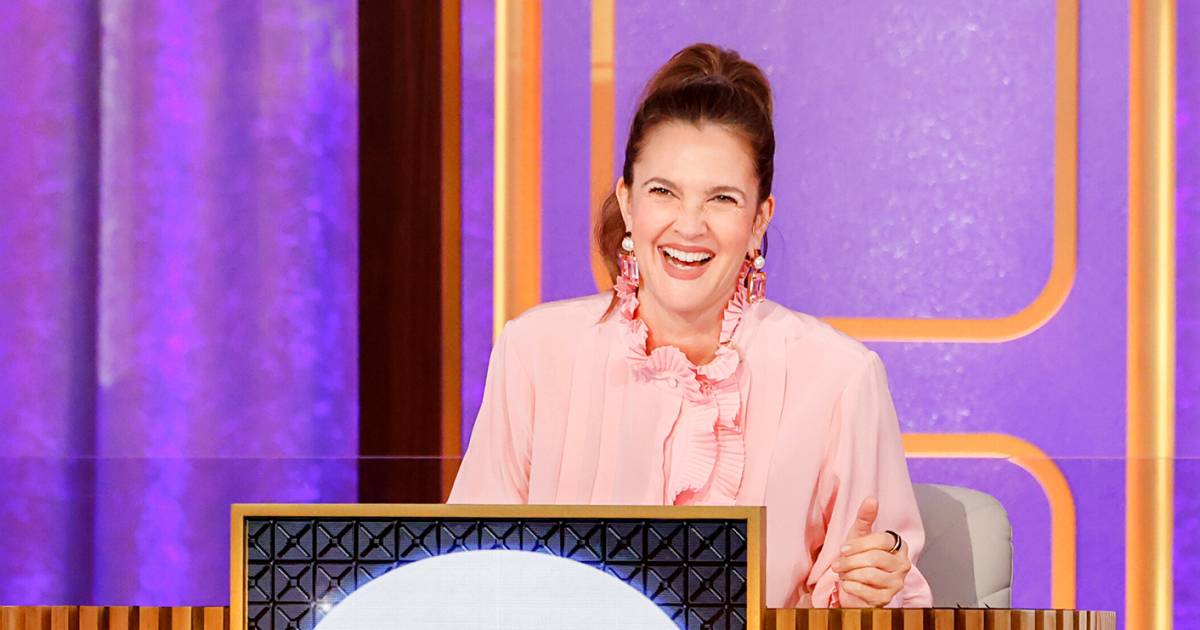 Hollywood Squares Preview: Drew Barrymore Jokes About 'Cocaine Days'