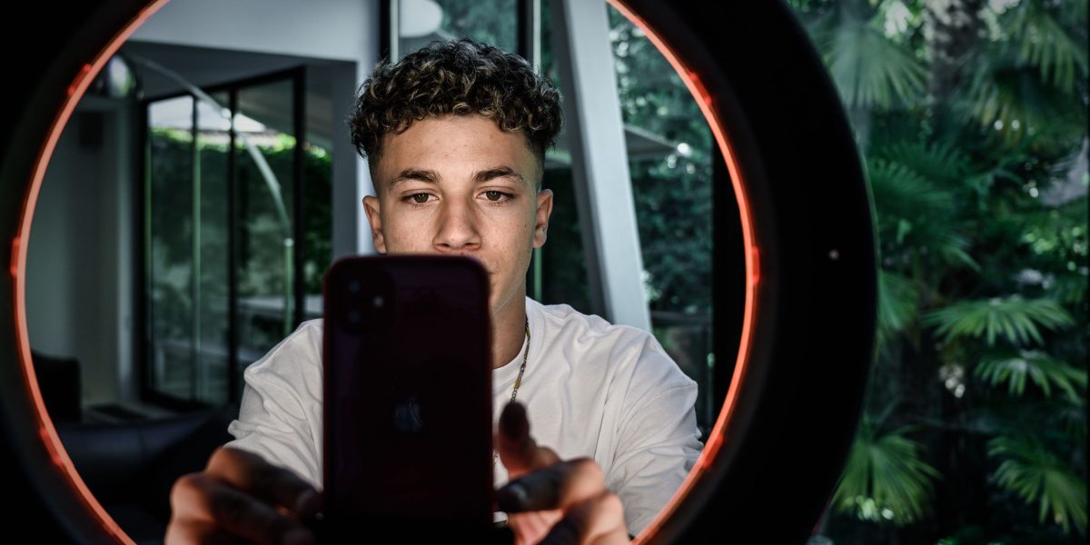 TikTok influencers resist a move to Meta under the app’s looming ban. ‘The vibes are not the same’