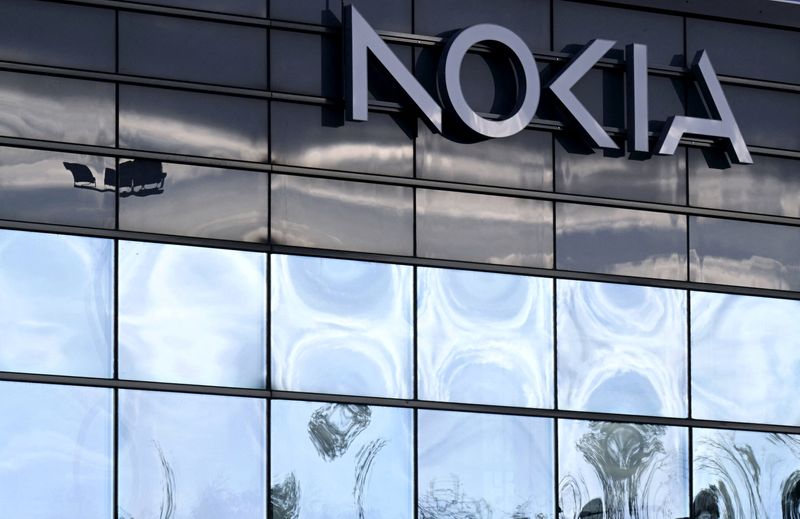 Nokia's Q4 profit beats estimates