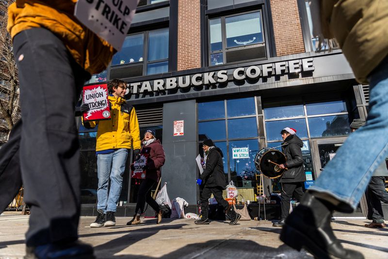 Starbucks, union agree to bring in mediator for contract talks