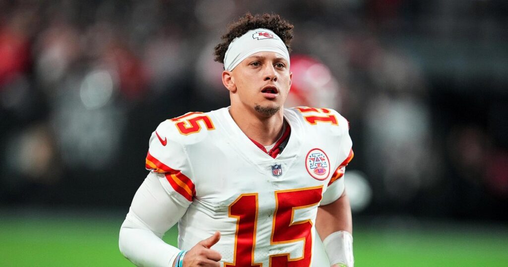 Patrick Mahomes' Grandfather Is in Hospice, Says Mom Randi Mahomes