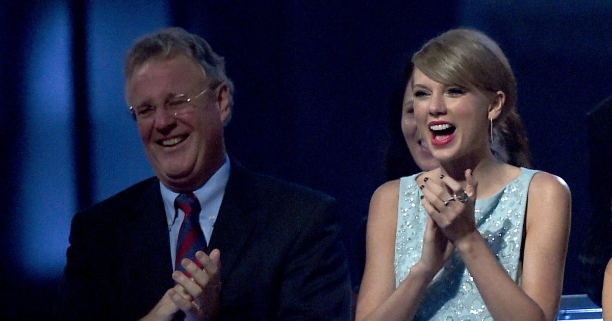 Taylor Swift's Dad Trolls Her With Fake High-Five Ahead of Super Bowl