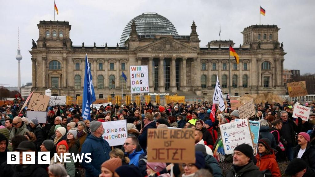 160,000 people protest against far-right party in Berlin