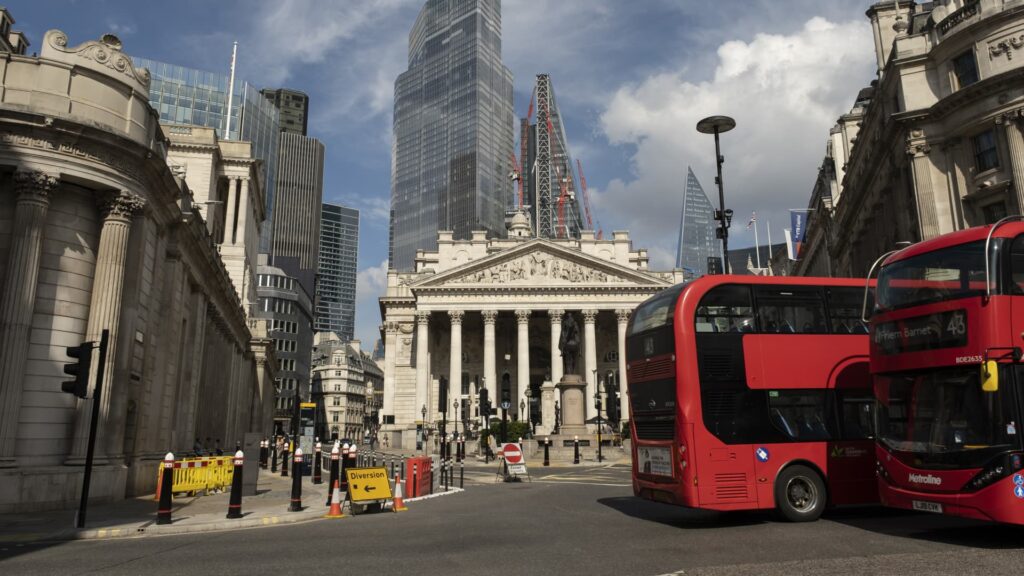 Bank of England restarts monetary easing, cutting key rate to 4.5%