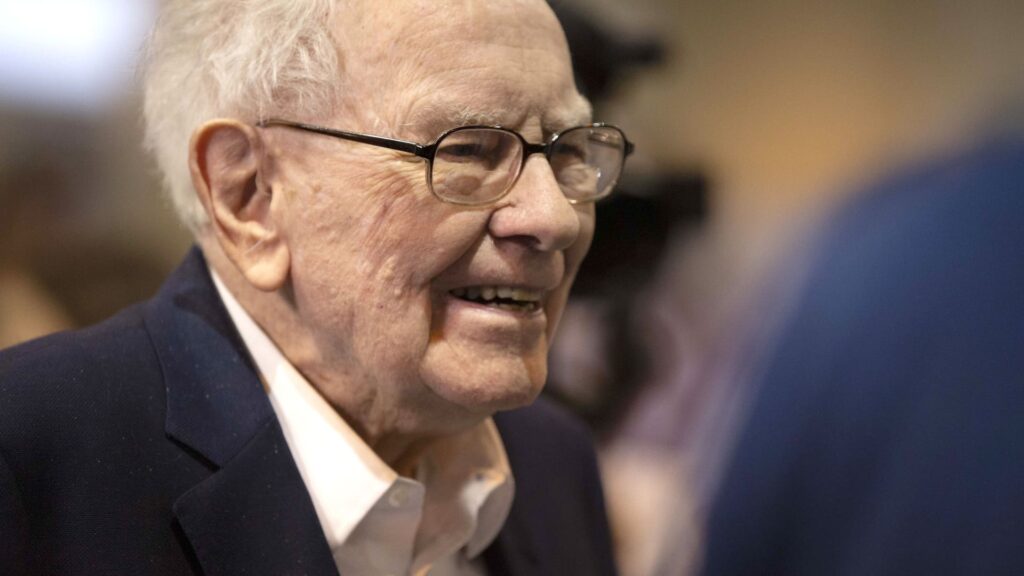 Warren Buffett amasses more cash and sells more stock, but doesn't explain why in annual letter