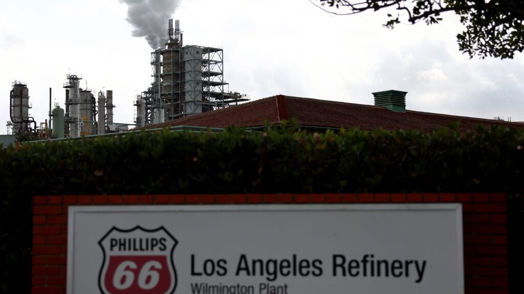 Activist Elliott calls for a three-pronged approach to streamline Phillips 66