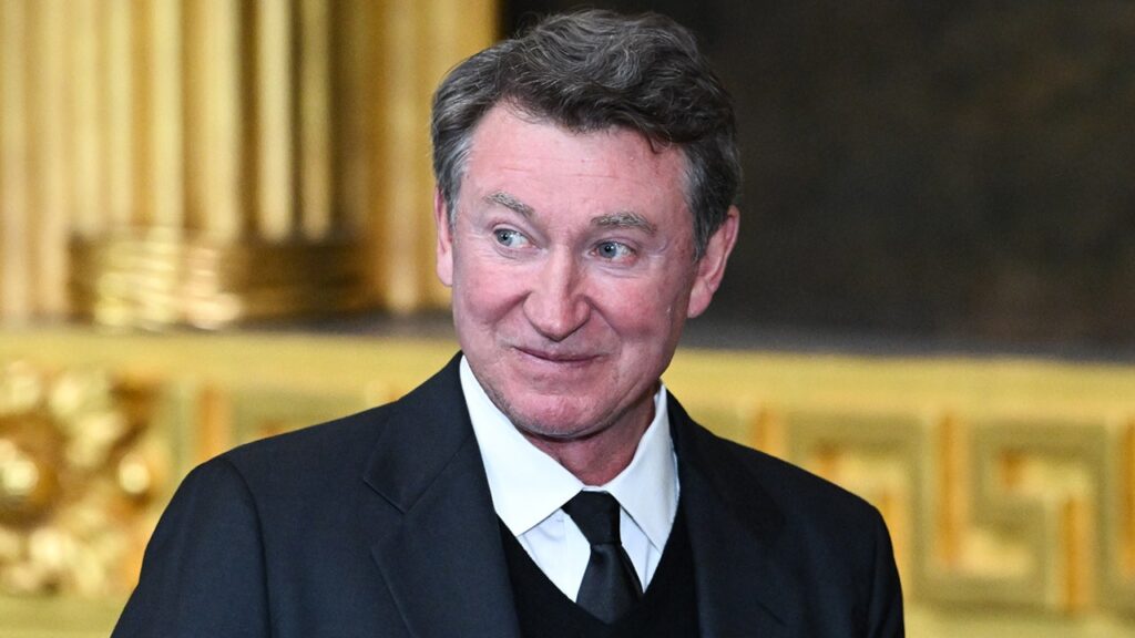 Trump declares Gretzky 'free agent' after Gretzky says Canada should be 'separate country'