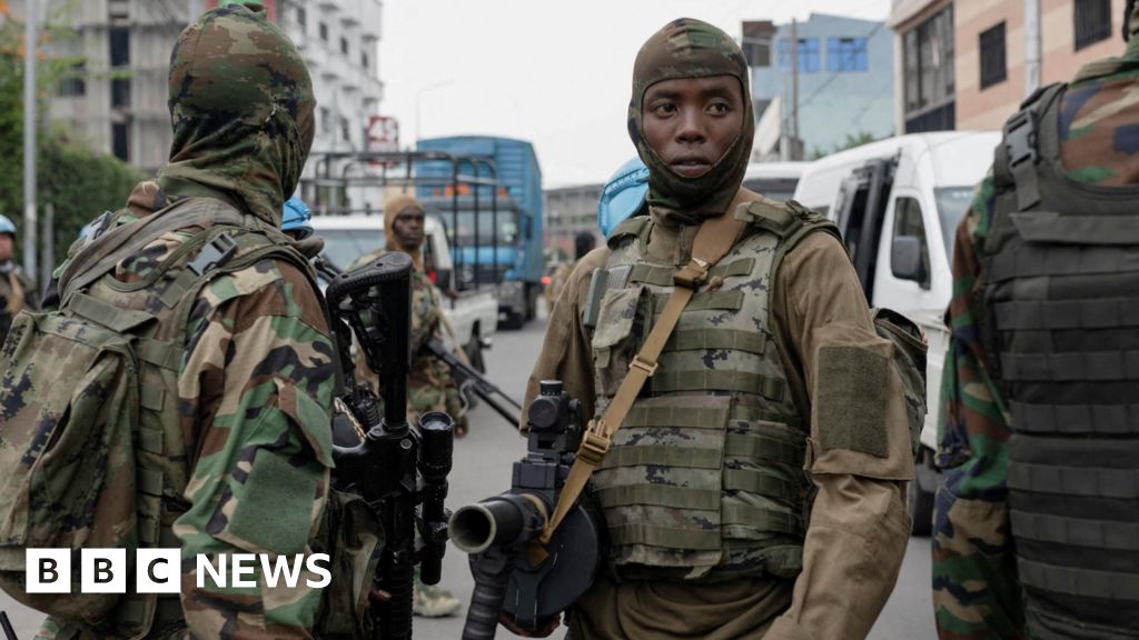 Looting reported as rebels advance on DR Congo city