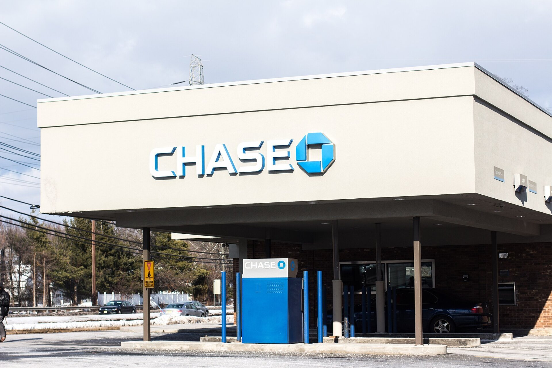 A Chase Bank location with a drive through window