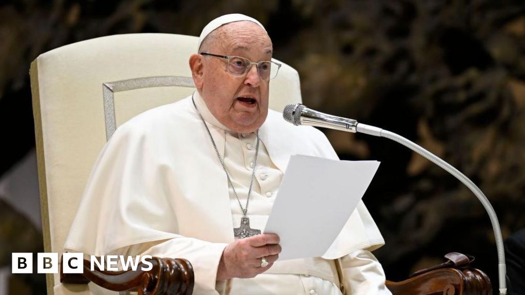 Pope's condition 'remains critical', Vatican says