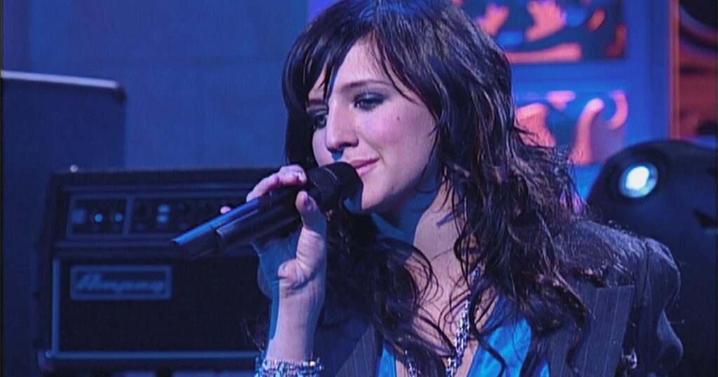 Ashlee Simpson's Disastrous SNL Performance Explained