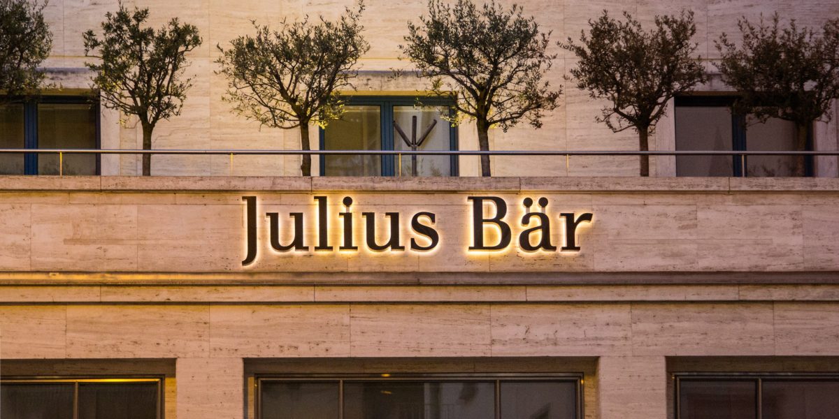 Julius Baer announces 400 job cuts, executive board revamp