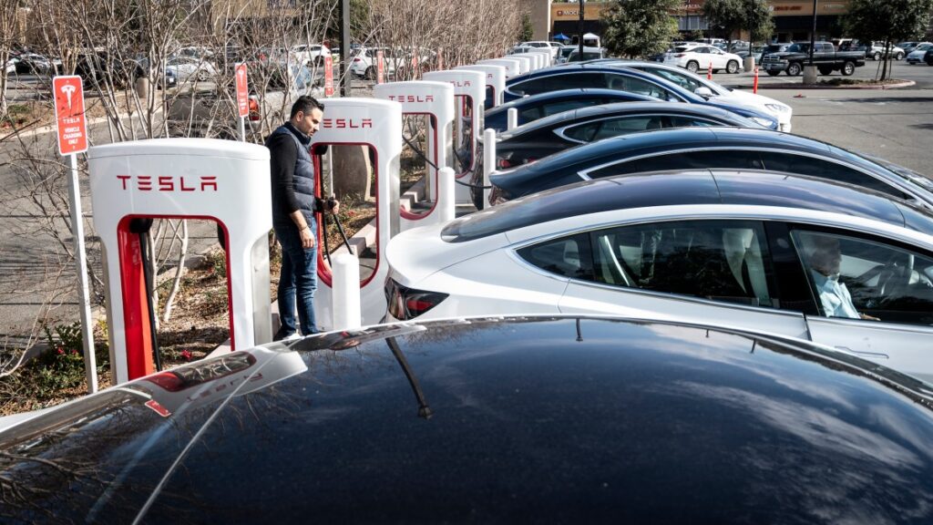 A Tesla supercharger station filled with electric cars.