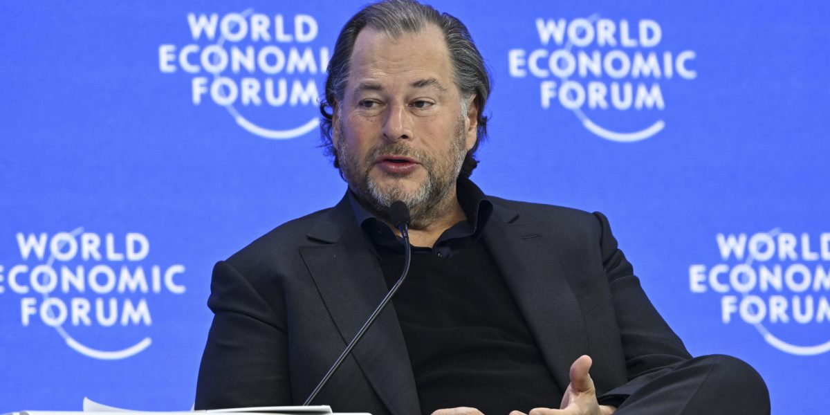 Salesforce cutting 1,000 roles while hiring salespeople for AI