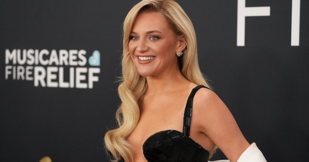 Kelsea Ballerini Pauses Concert, Asks Fans to Stop Dissing Ex