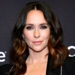 Jennifer Love Hewitt Shares Makeup Free Selfie in Honor of 46th Birthday