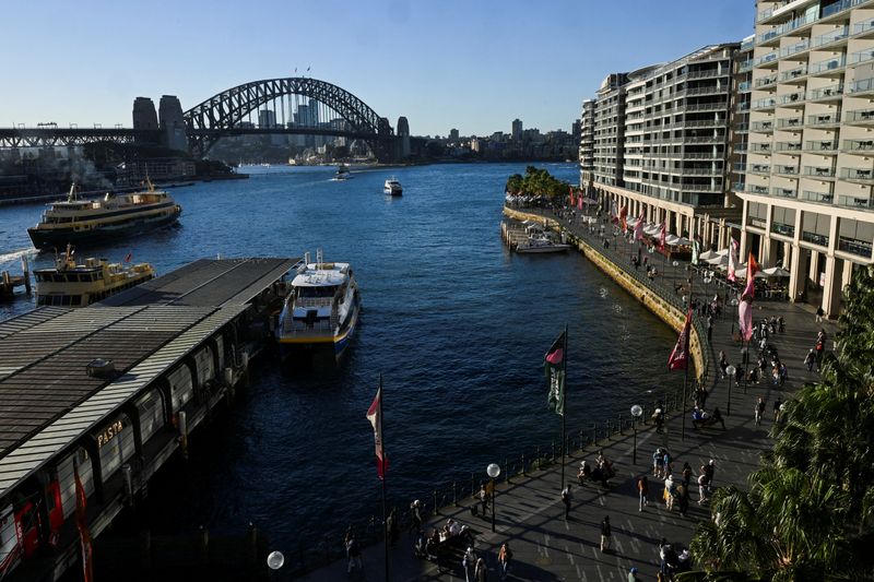 Australia household spending rises for third straight month in Dec