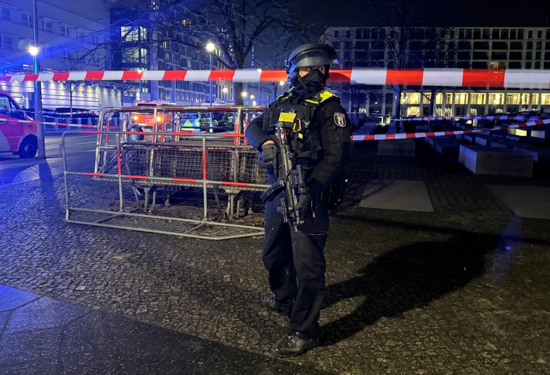 Syrian refugee arrested after Berlin stabbing as Germany prepares to vote