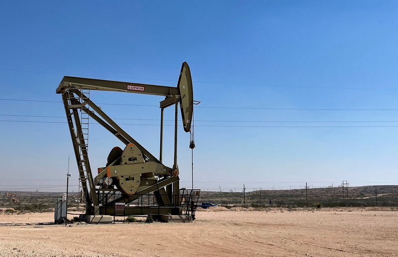 Oil edges up as US stockpile report counters rising supply concerns