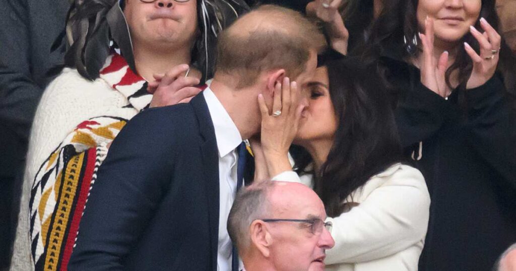 Meghan Markle and Prince Harry Share Sweet PDA Moment at Invictus Games