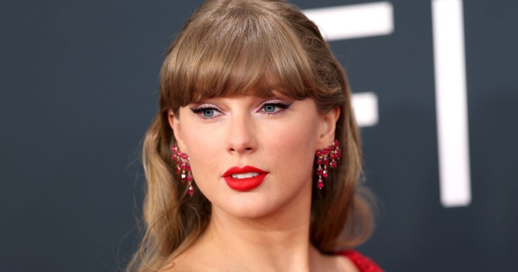 Steal Taylor Swift's Grammys Look Without Breaking The Bank