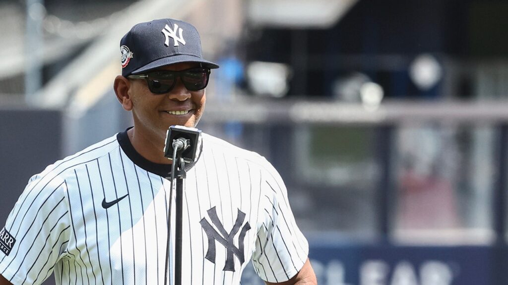 Alex Rodriguez hits halfcourt shot to help student win $10K