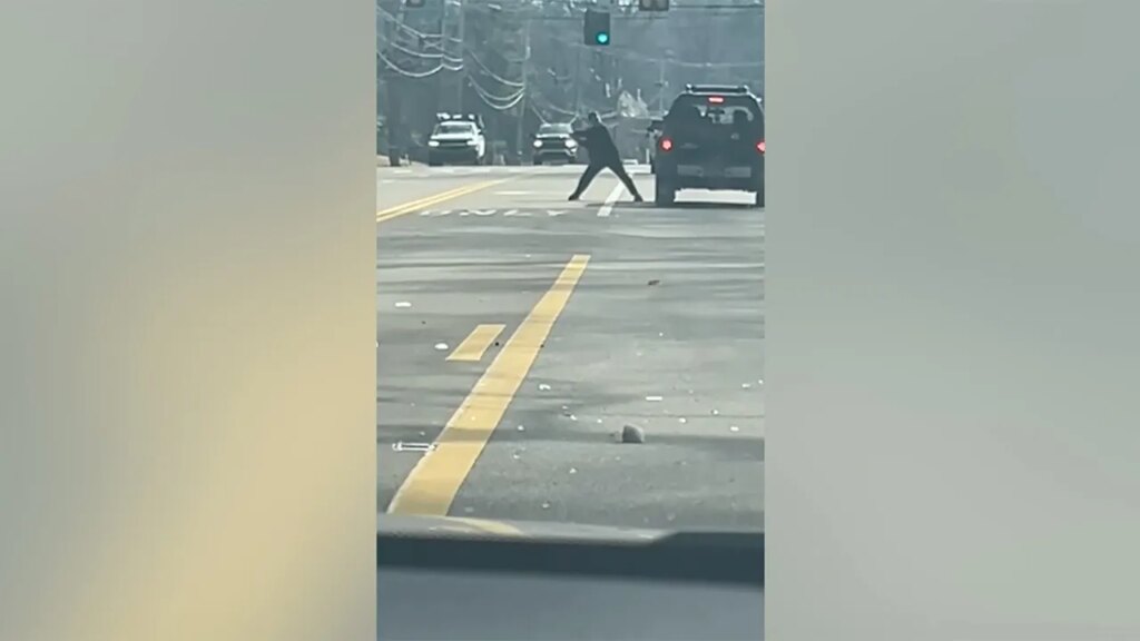 Police searching for ax-wielding suspect caught on camera attacking car in Tennessee