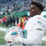 Dolphins' Tyreek Hill doubles down on 'love' for Miami, despite 'frustration' with regular season results