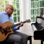 Yankees legend Bernie Williams using music to help rare disease patients