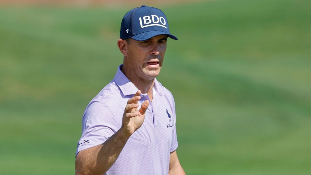 PGA Tour: Billy Horschel gets gator off course with golf club