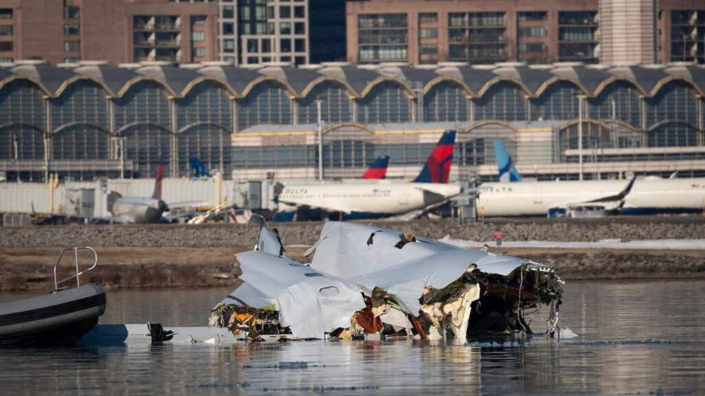 DC plane crash wreckage to be removed as 12 victims yet to be found