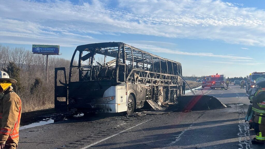 IU Indy men's basketball bus goes up in flames; team evacuates