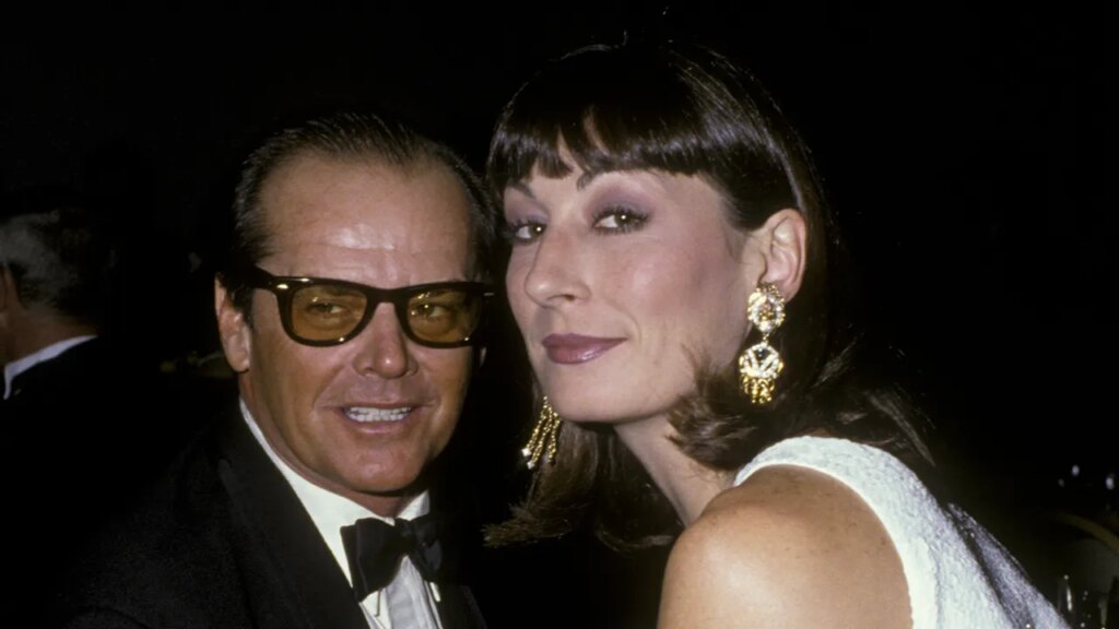 Jack Nicholson reconnected with ex Anjelica Huston during LA fires