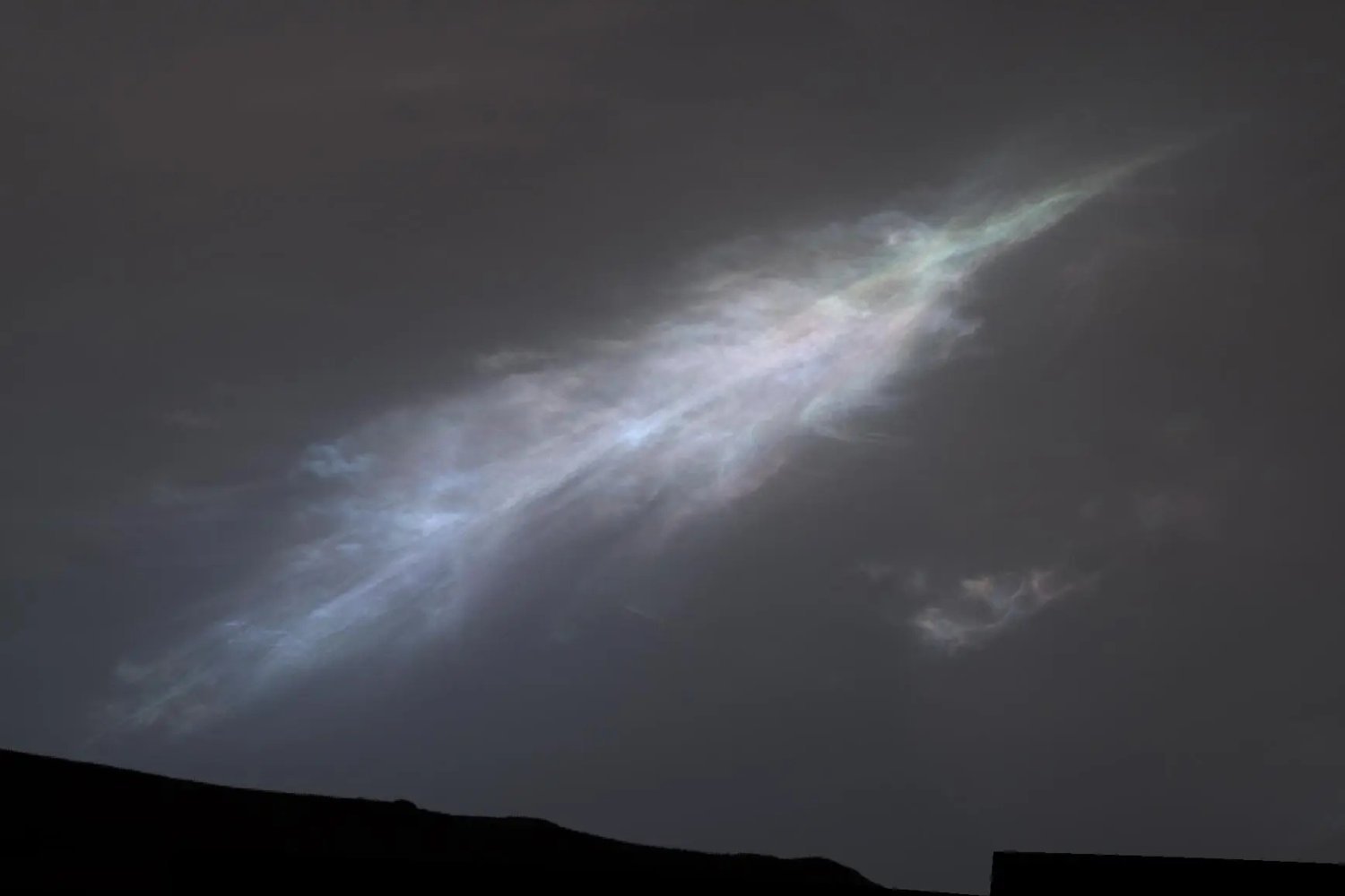 Curiosity's view of the iridescent cloud.