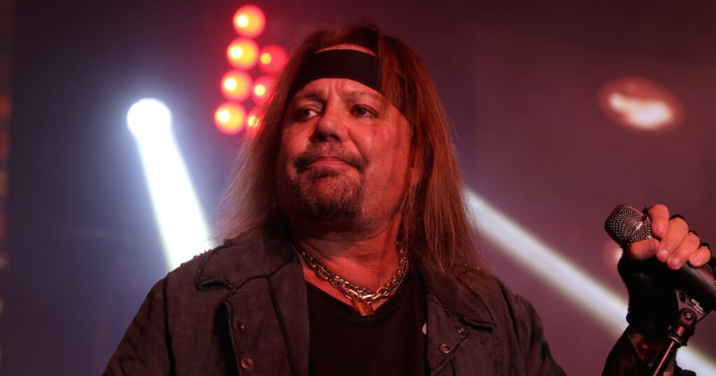 Motley Crue Vince Neil's Girlfriend Injured, Pilot Killed in Plane Crash