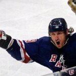 Wayne Gretzky finds defender in hockey legend after criticism