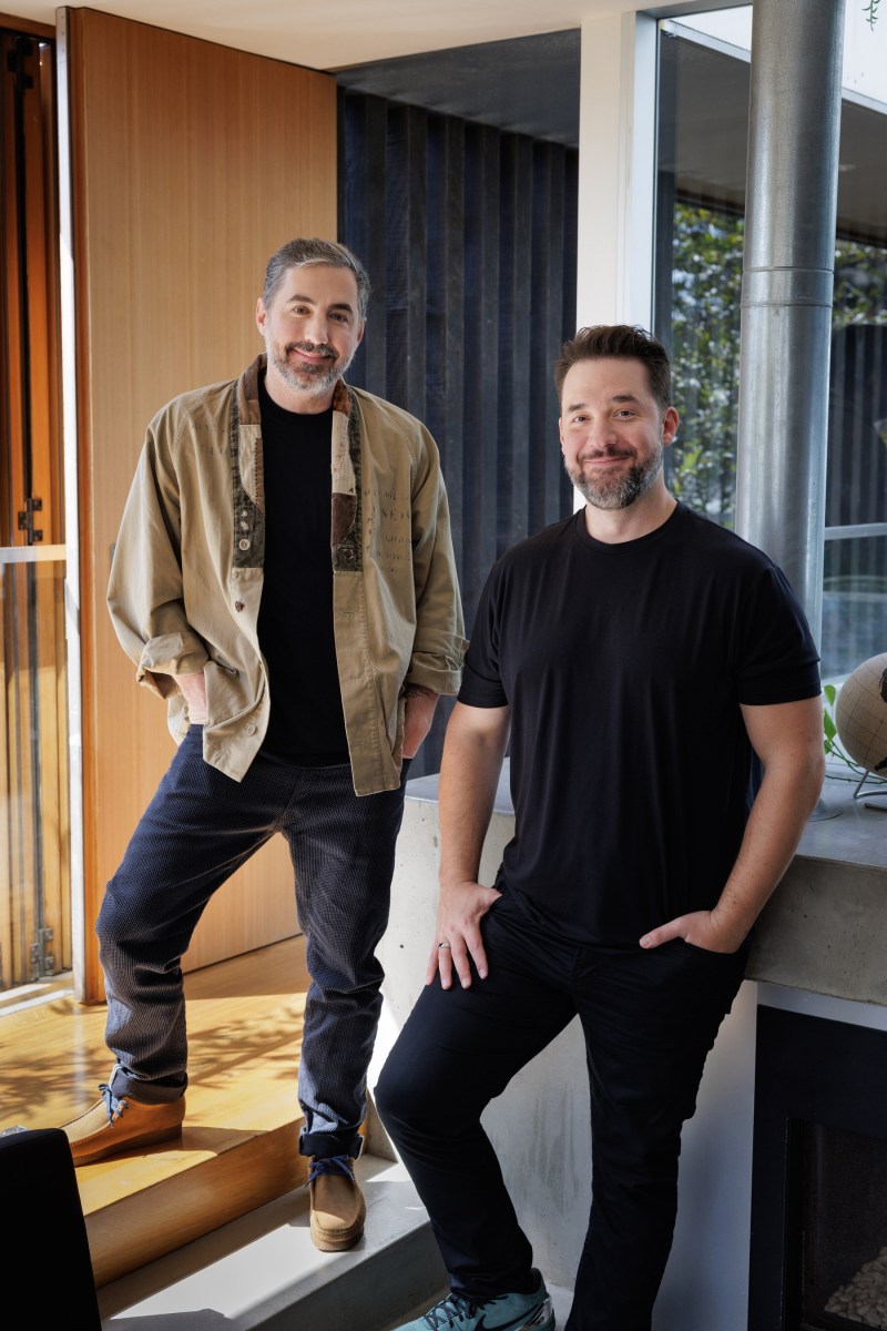 Kevin Rose and Alexis Ohanian acquire Digg