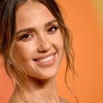 Jessica Alba's Rich Mom Sweater Is the Ultimate Spring Staple