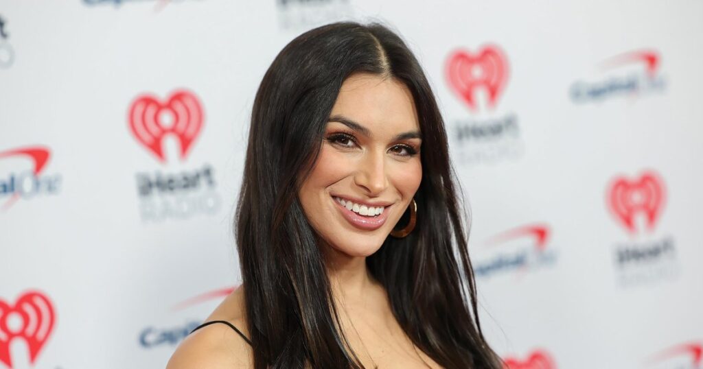 Ashley Iaconetti Shares What She Made Each Day on Bachelor in Paradise