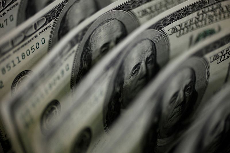 Dollar starts week softer as tariffs weigh, yen rises