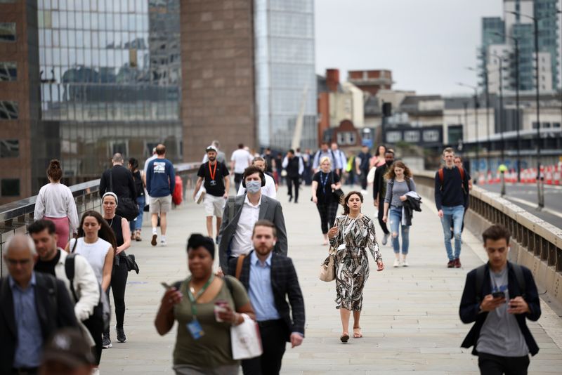 UK economy contracts unexpectedly in January by 0.1%