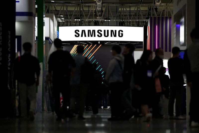 Samsung CEO says company considering deals as it struggles for growth