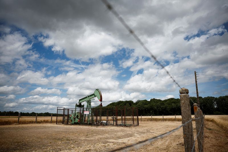 Oil set for biggest weekly drop since October on tariff uncertainty, supply gains